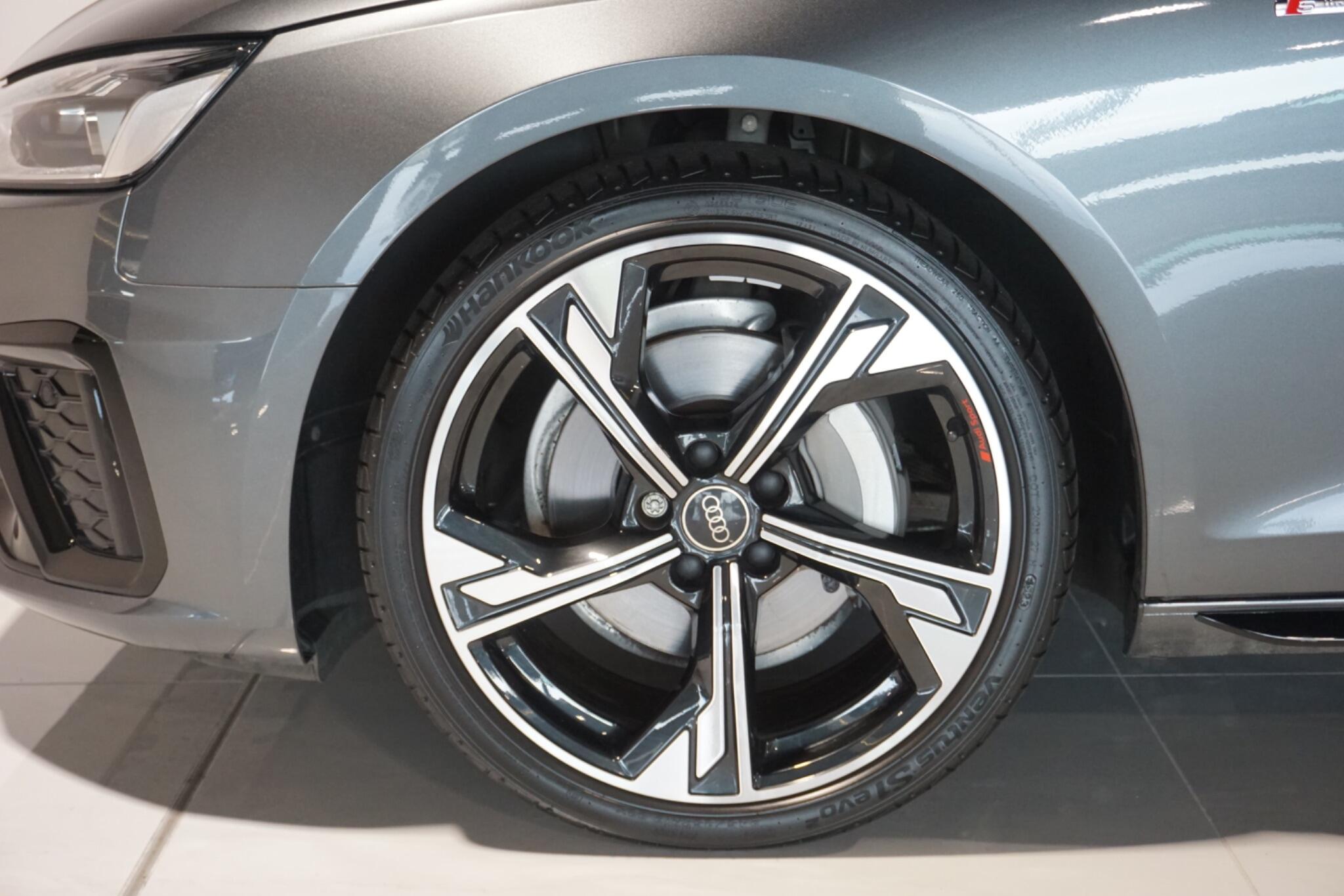 Audi A4 2.0 TDI 40 Black Edition Saloon 4dr Diesel S Tronic quattro Euro 6 (s/s) (204 ps)